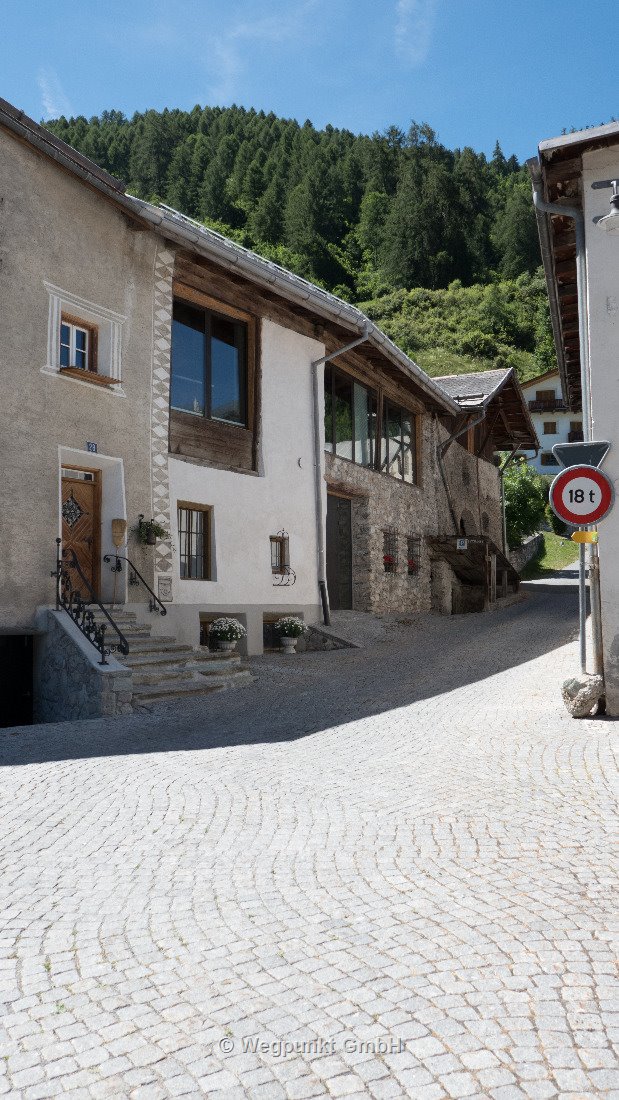 enge Ortsdurchfahten kennzeichnen das Val Müstair